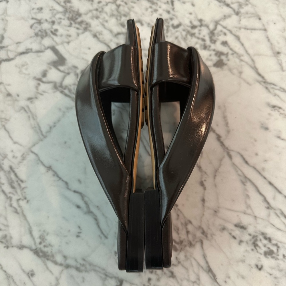 Bottega Veneta Riva Flat - Picture 8 of 8
